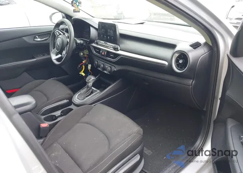 2021 Kia Forte Lxs z USA, uszkodzony, nr VIN 3KPF24AD8ME359476